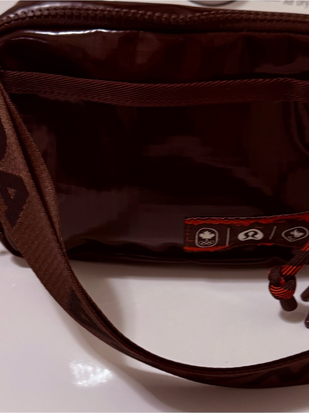 Lululemon Canada Team Future crossbody bag vol 1.5 L
